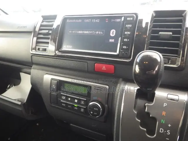 Toyota HiAce 2021 Pearl