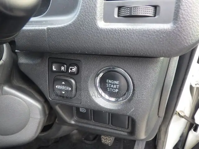 Toyota HiAce 2021 Pearl