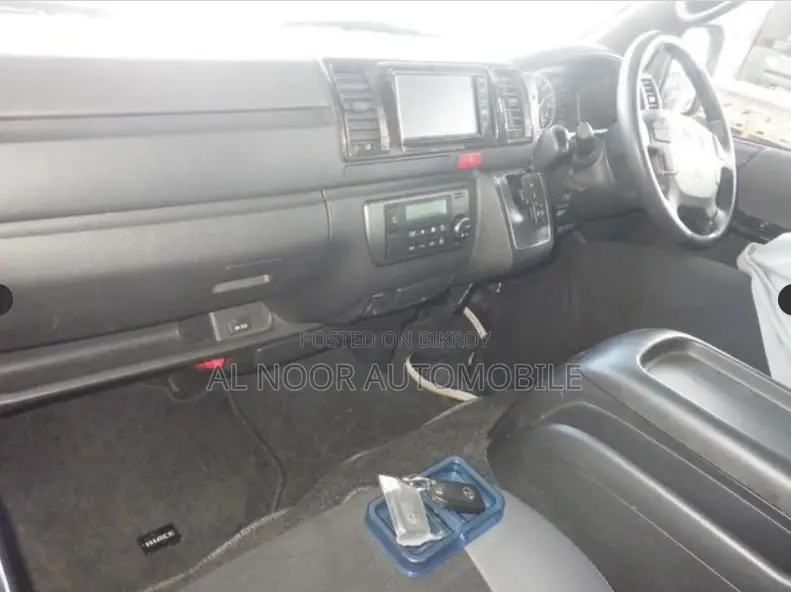 Toyota HiAce 2021 Pearl