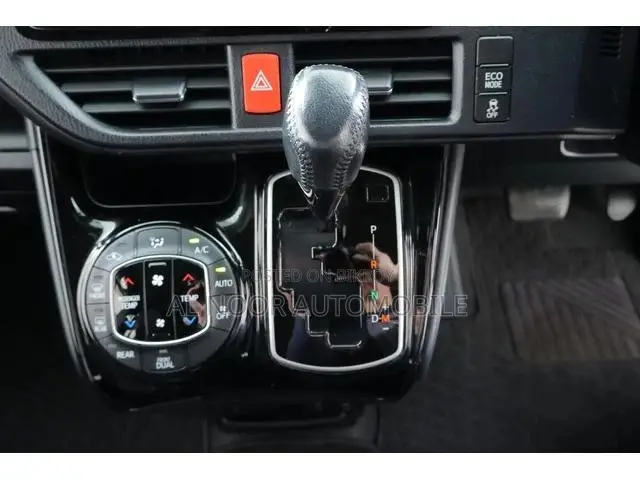 Toyota Noah 2021 Pearl