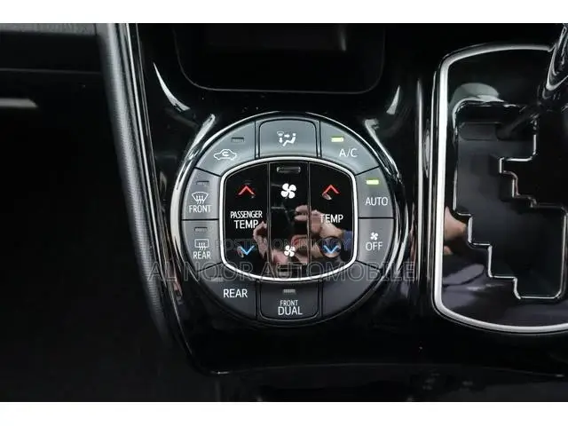 Toyota Noah 2021 Pearl