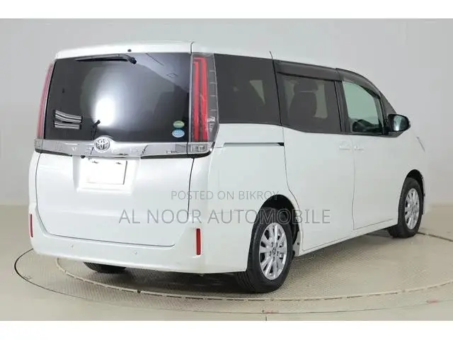 Toyota Noah 2021 Pearl