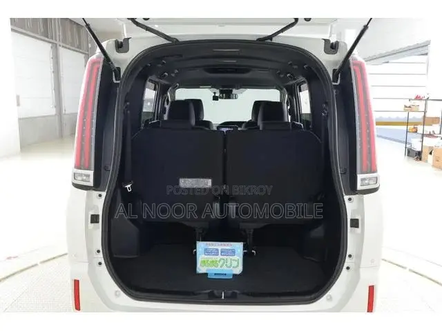 Toyota Noah 2021 Pearl