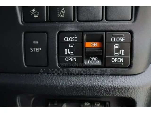 Toyota Noah 2021 Pearl