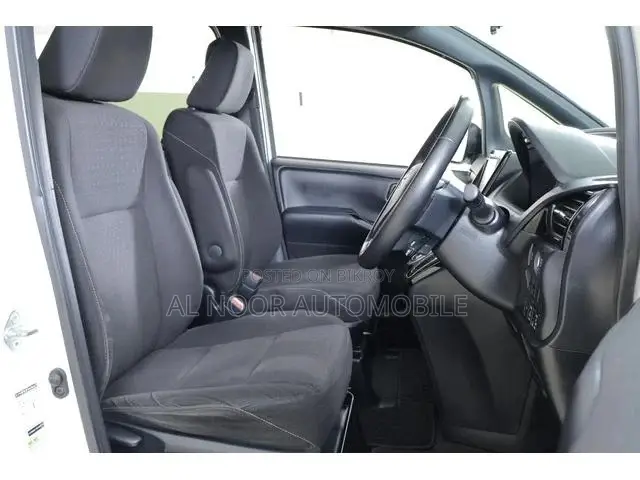 Toyota Noah 2021 Pearl