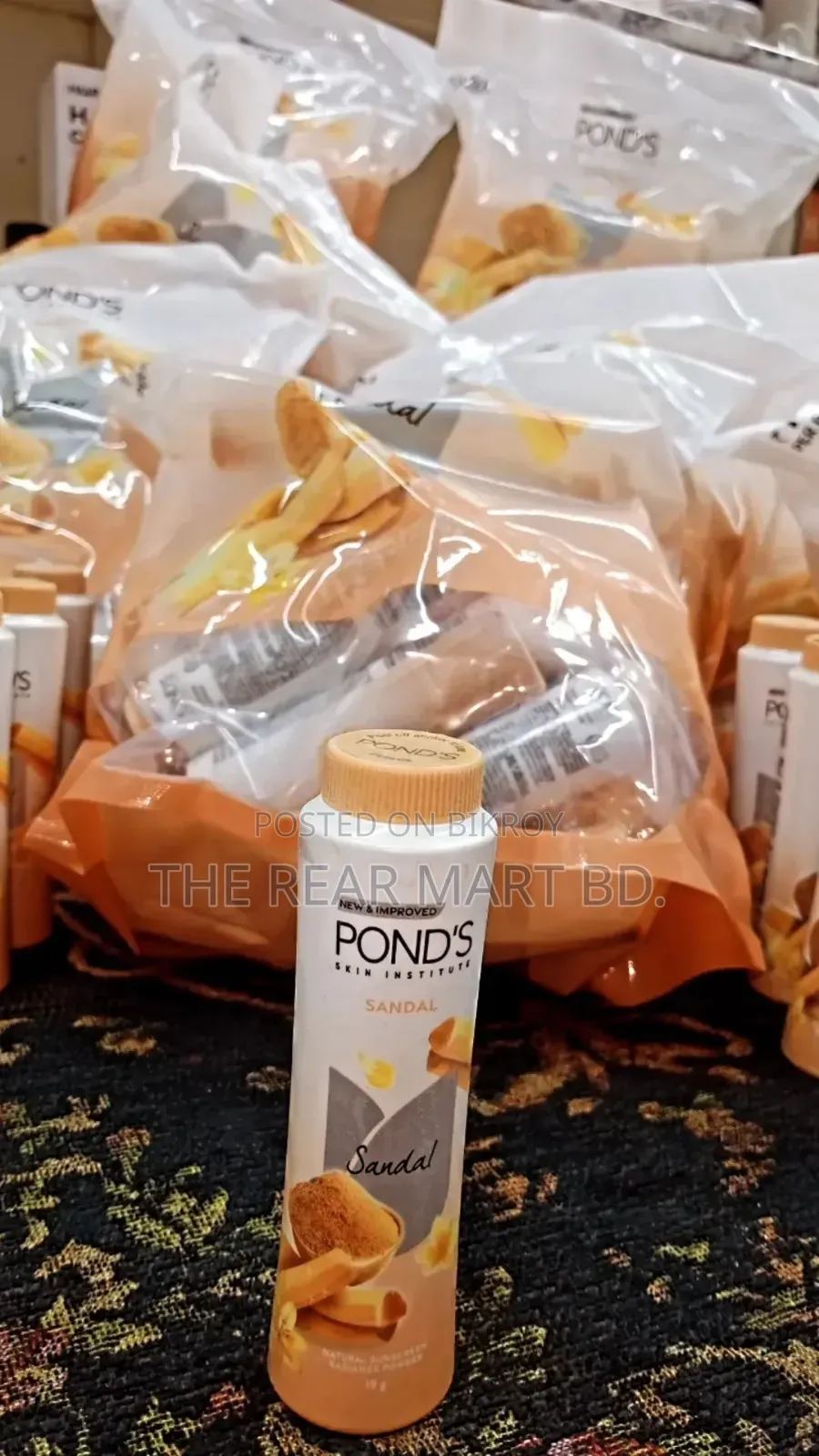 Ponds Radiance Sandal Talc 19gm Instant Glowing Skin Powder