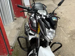 ইয়ামাহা এফজেড ২০১৭ সাদা