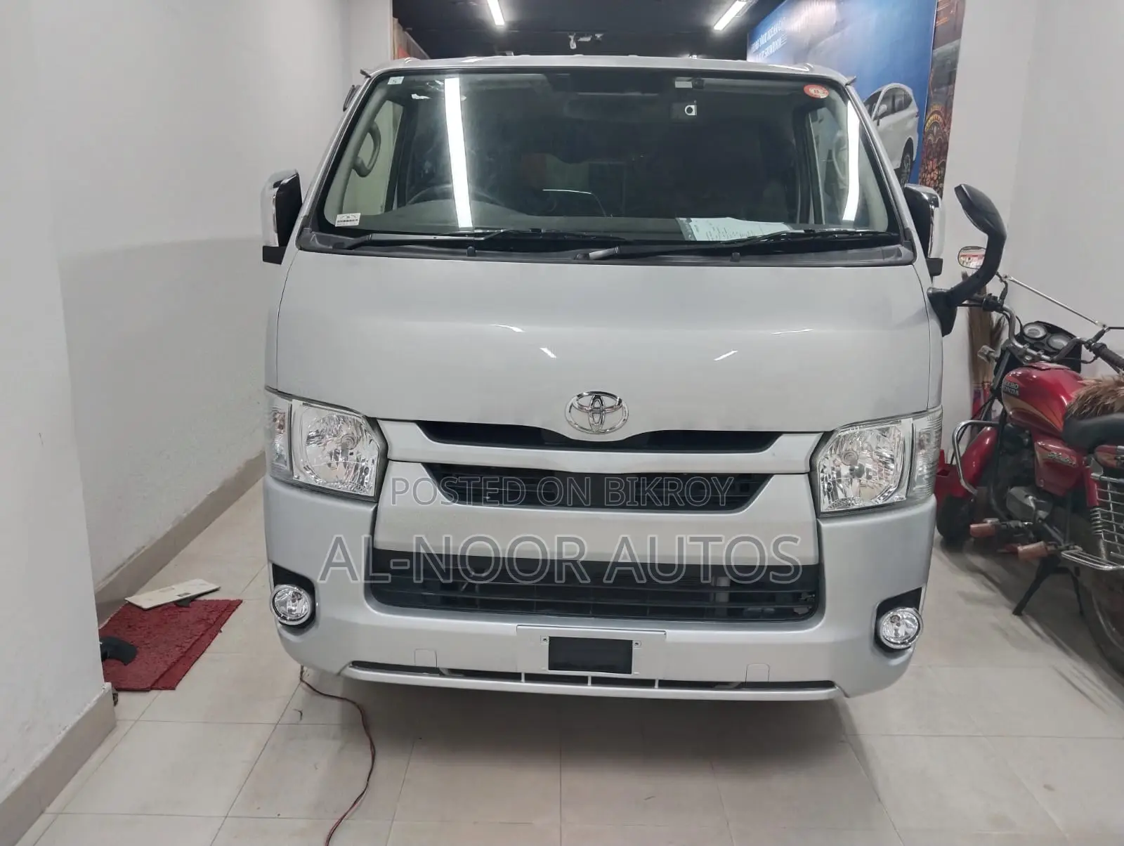Toyota HiAce 2021 Silver