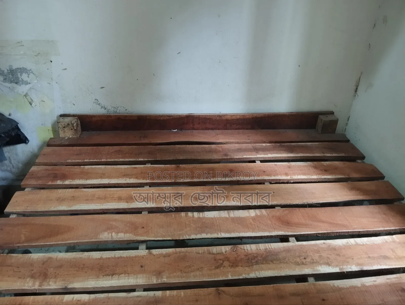 Wooden double bed, can accommodate two people, completely new bed.