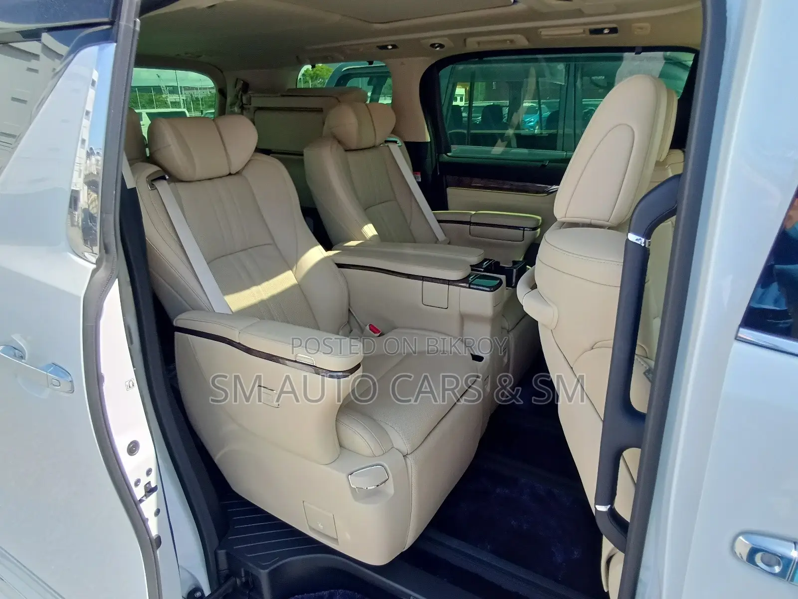 Toyota Alphard 2.5 Hybrid AWD 2023 Pearl