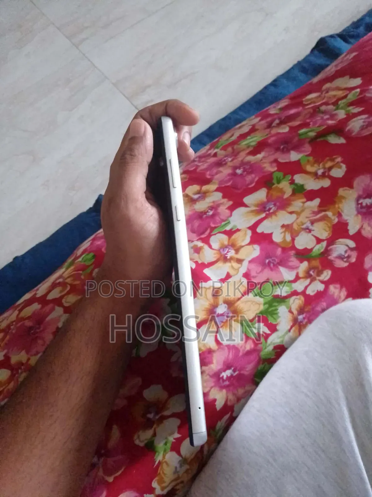 Walton 4 GB White
