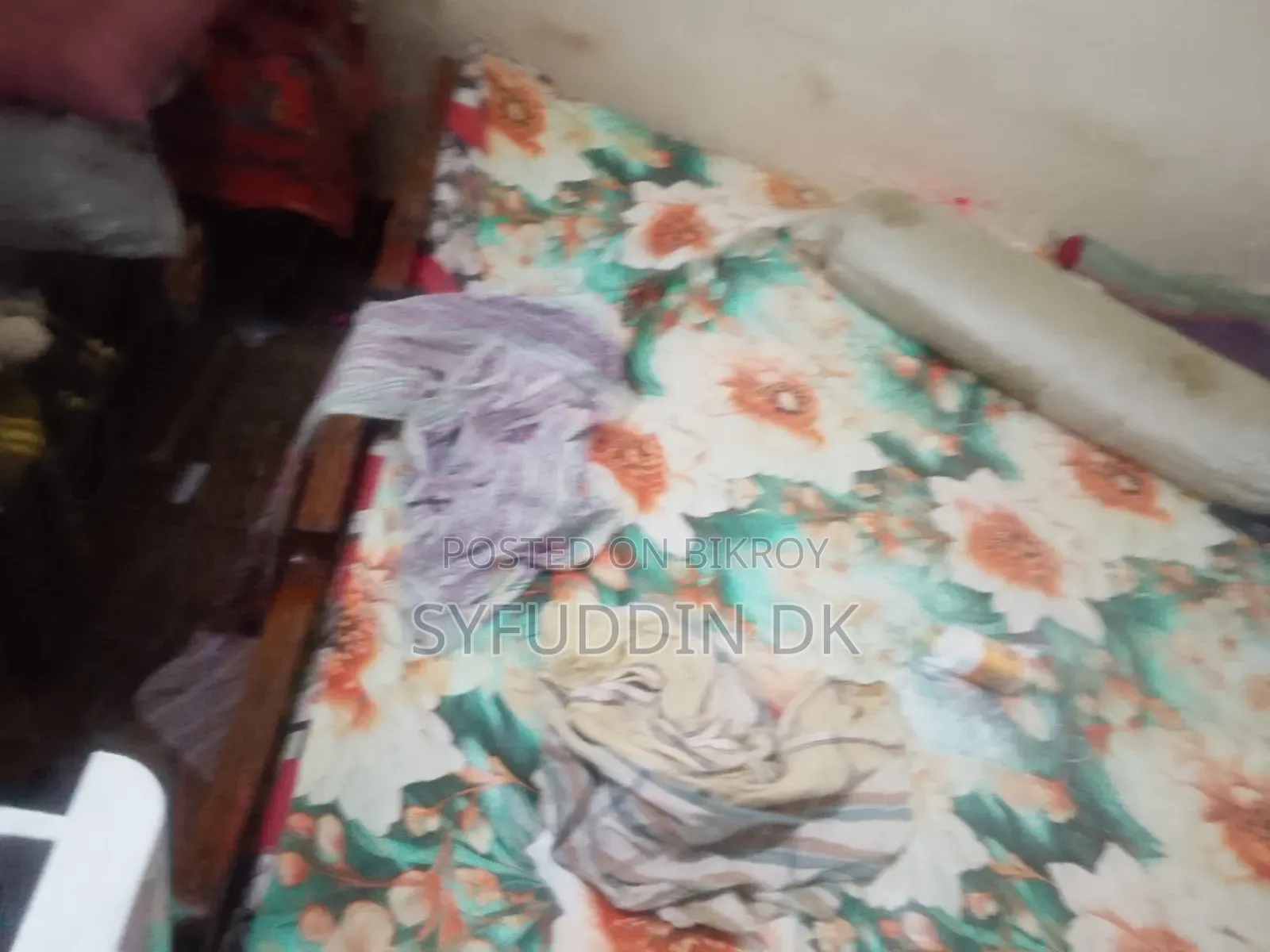 একটা খাট বিক্রি হবে ৪ ফুট বাই ৫ ফিট