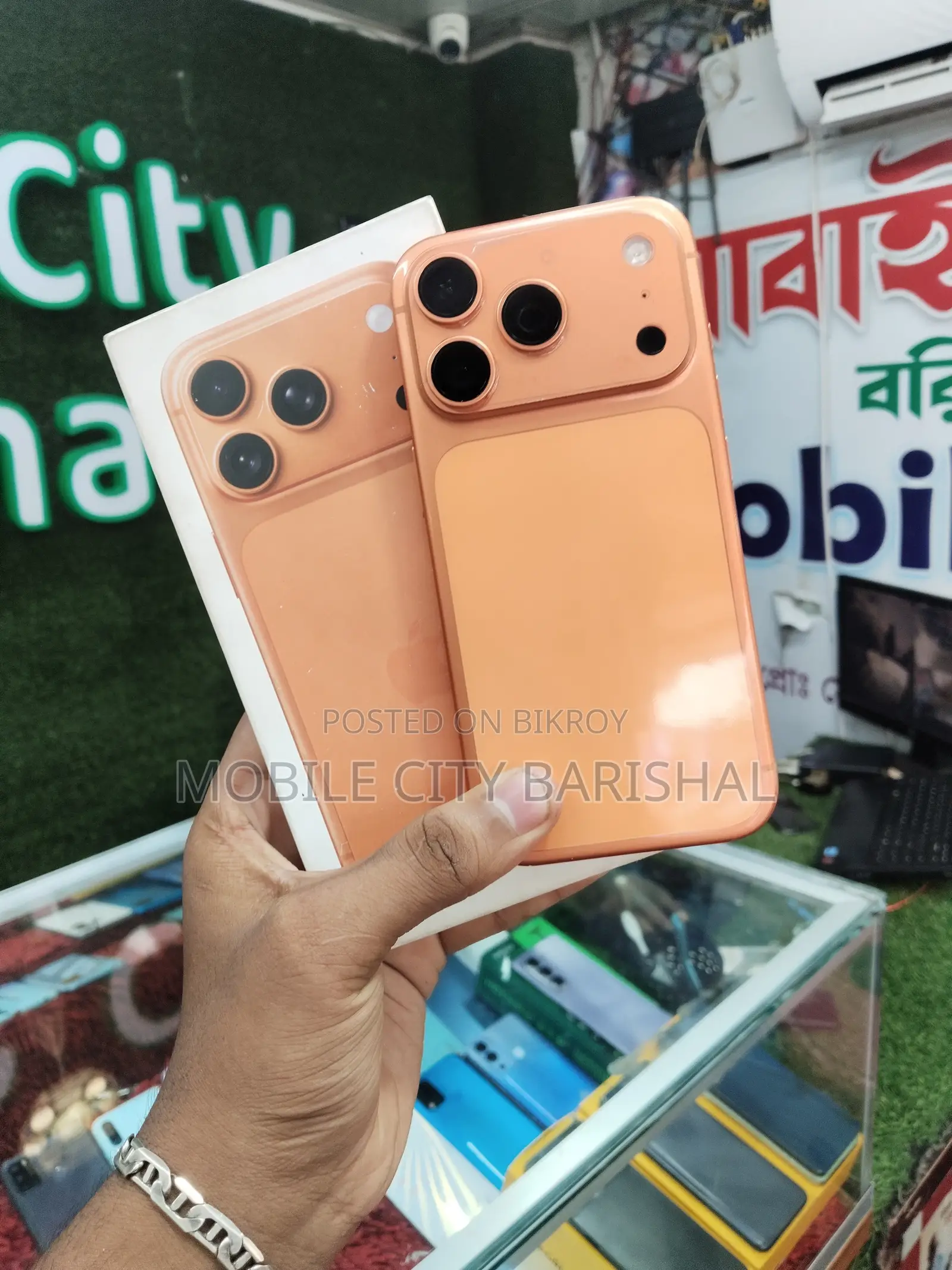 অ্যাপল আইফোন ১৭ প্রো ২৫৬ জিবি কমলা