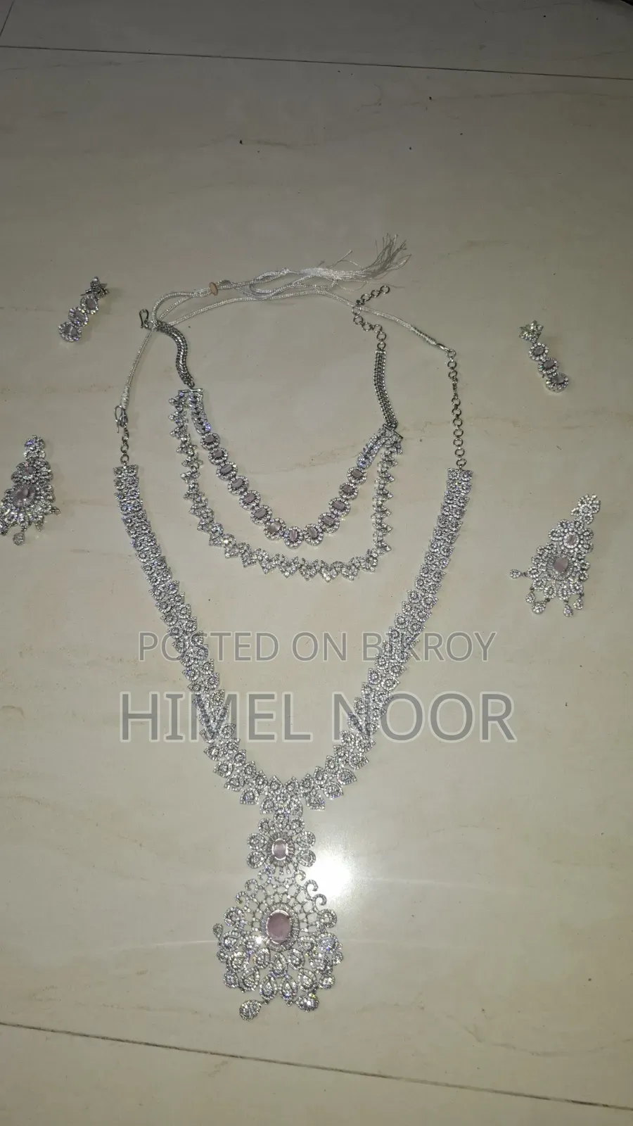 Stone Setting Necklace Set for Urgent Sell.