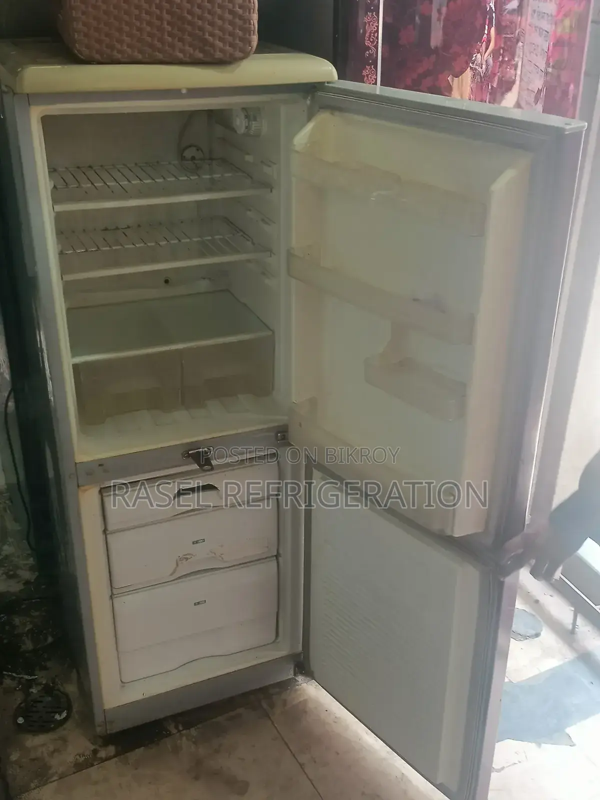 নীচে ডিপ 14 CFT রানিং Lg ফিরিজ বিক্রি করা হবে।