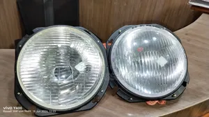 পিকআপ গাড়ির হেডলাইট