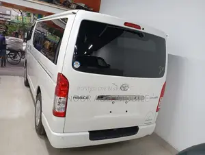 টয়োটা হাইএস ২০২১ পার্ল