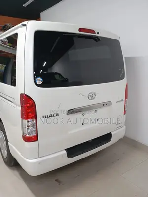 টয়োটা হাইএস ২০২১ পার্ল