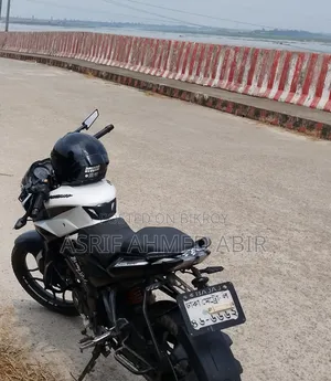 বাজাজ পালসার এনএস ২০০ ২০২০ সাদা