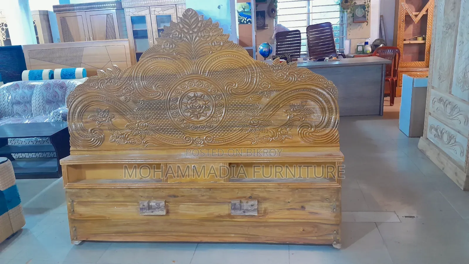 আকাশি কাঠের ফুল বক্স খাট