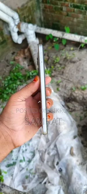 Walton ORBIT Y72 64 GB Silver