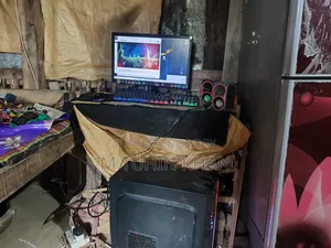 Desktop Computer Digital Storm Lumos 8GB Intel Core I3 HDD+SSD 128GB