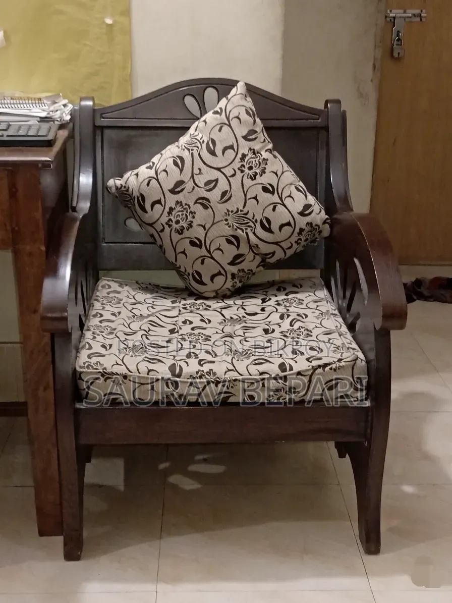 5-seater (2+2+1) sofa set in excellent condition