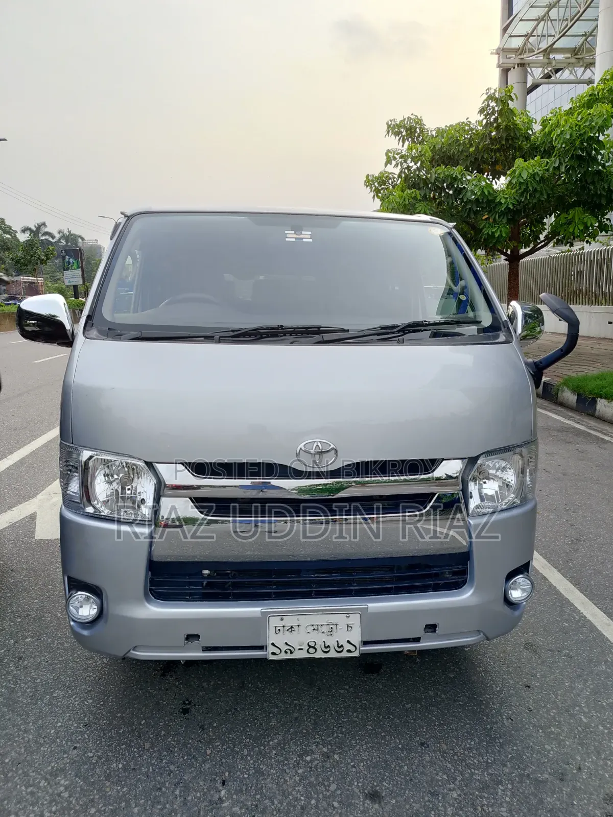 Toyota HiAce 2012 Silver
