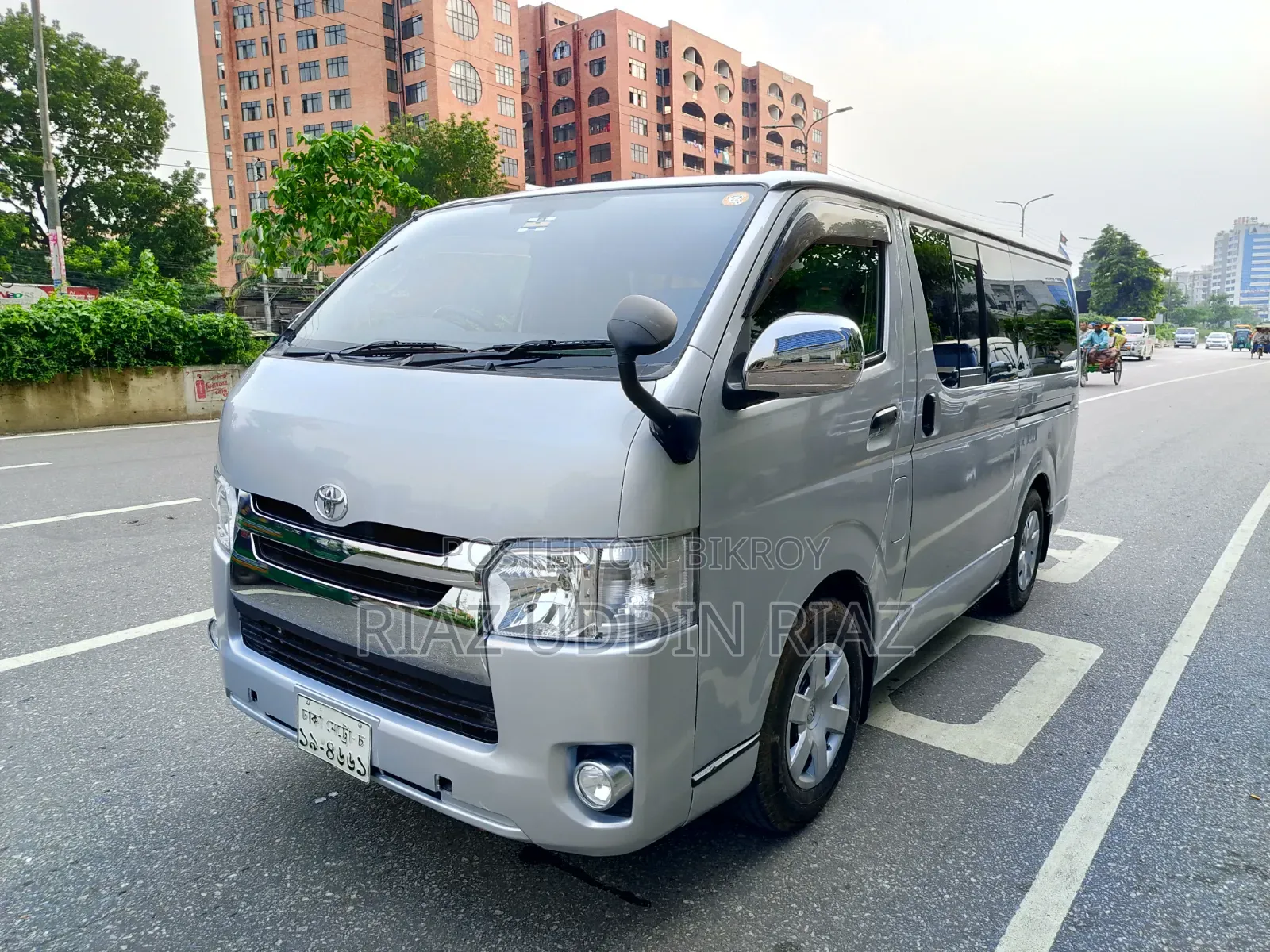 Toyota HiAce 2012 Silver