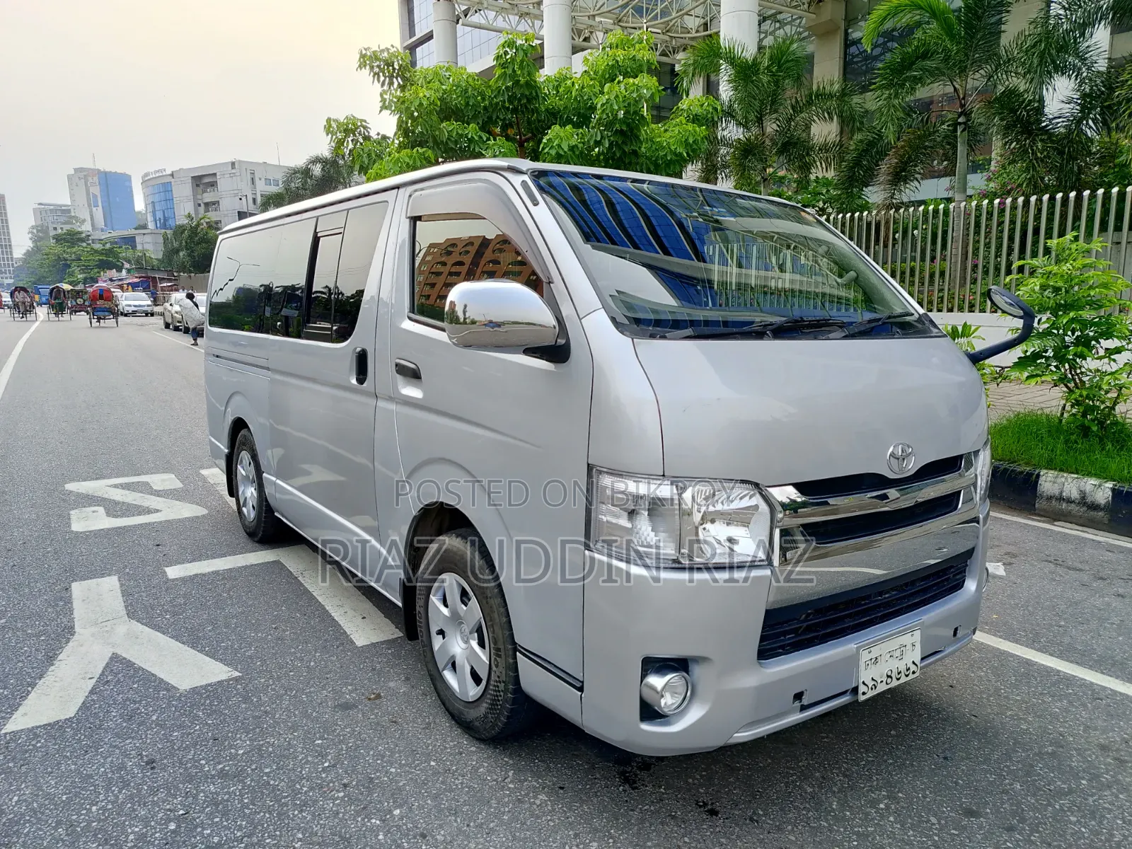 Toyota HiAce 2012 Silver