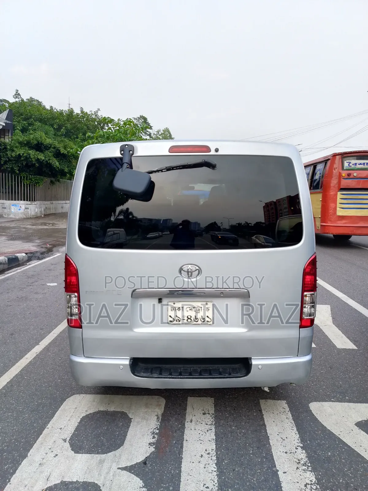 Toyota HiAce 2012 Silver