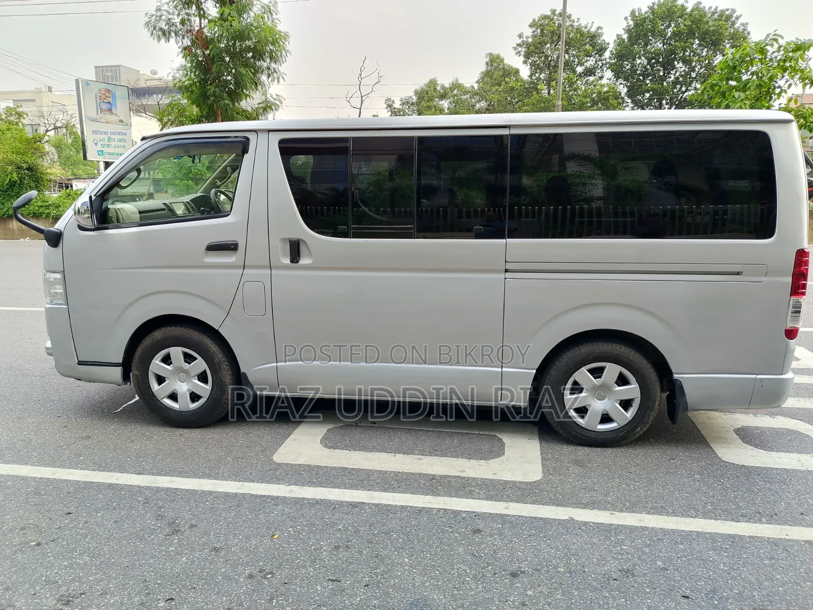 Toyota HiAce 2012 Silver
