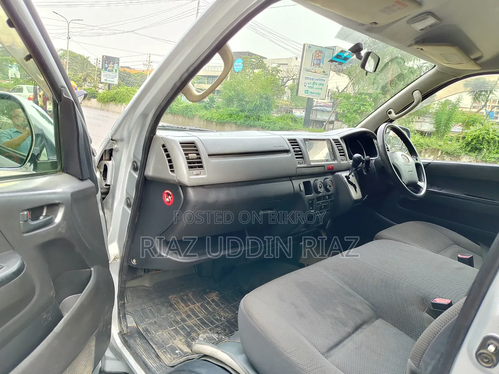 Toyota HiAce 2012 Silver