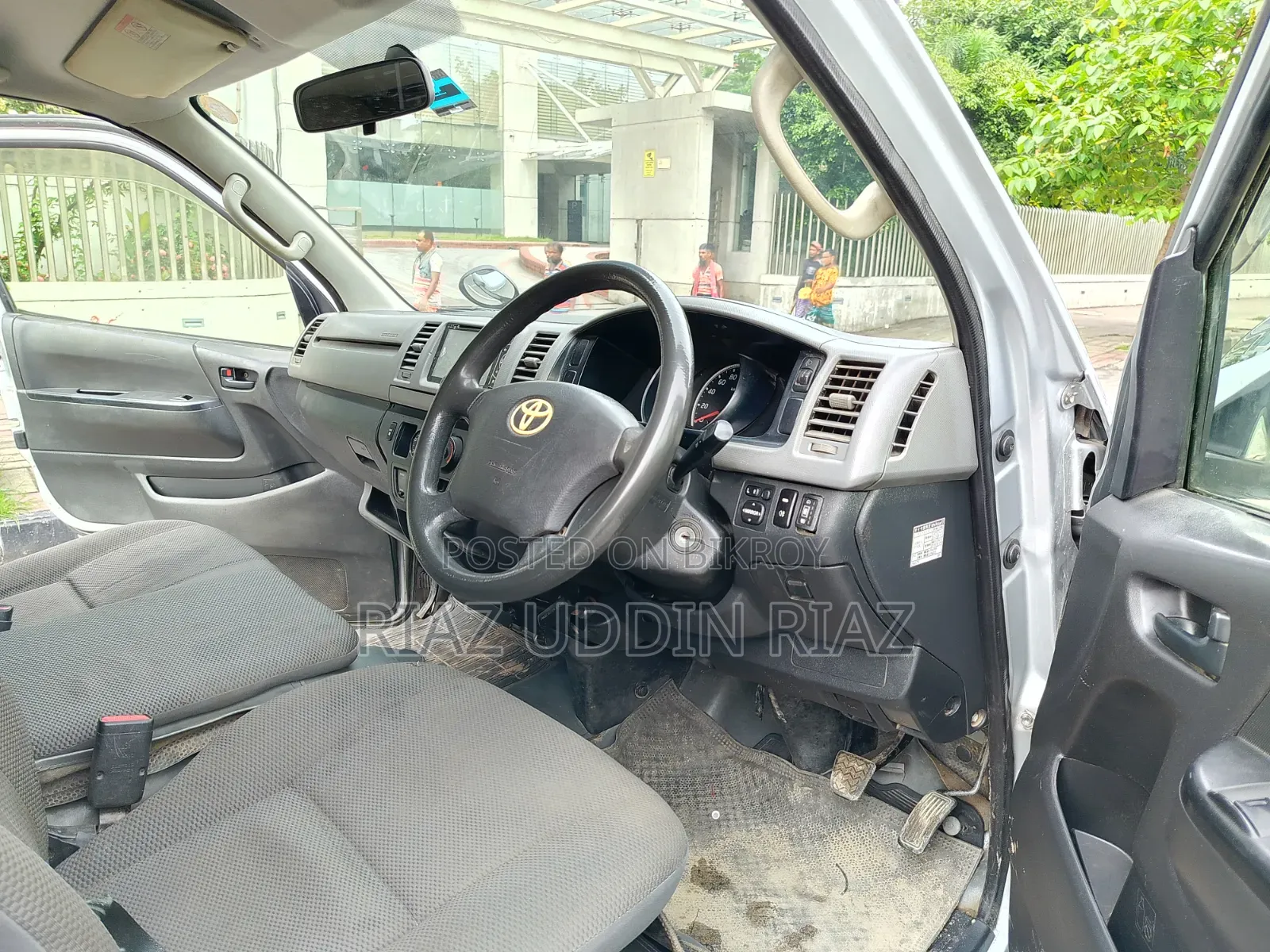 Toyota HiAce 2012 Silver