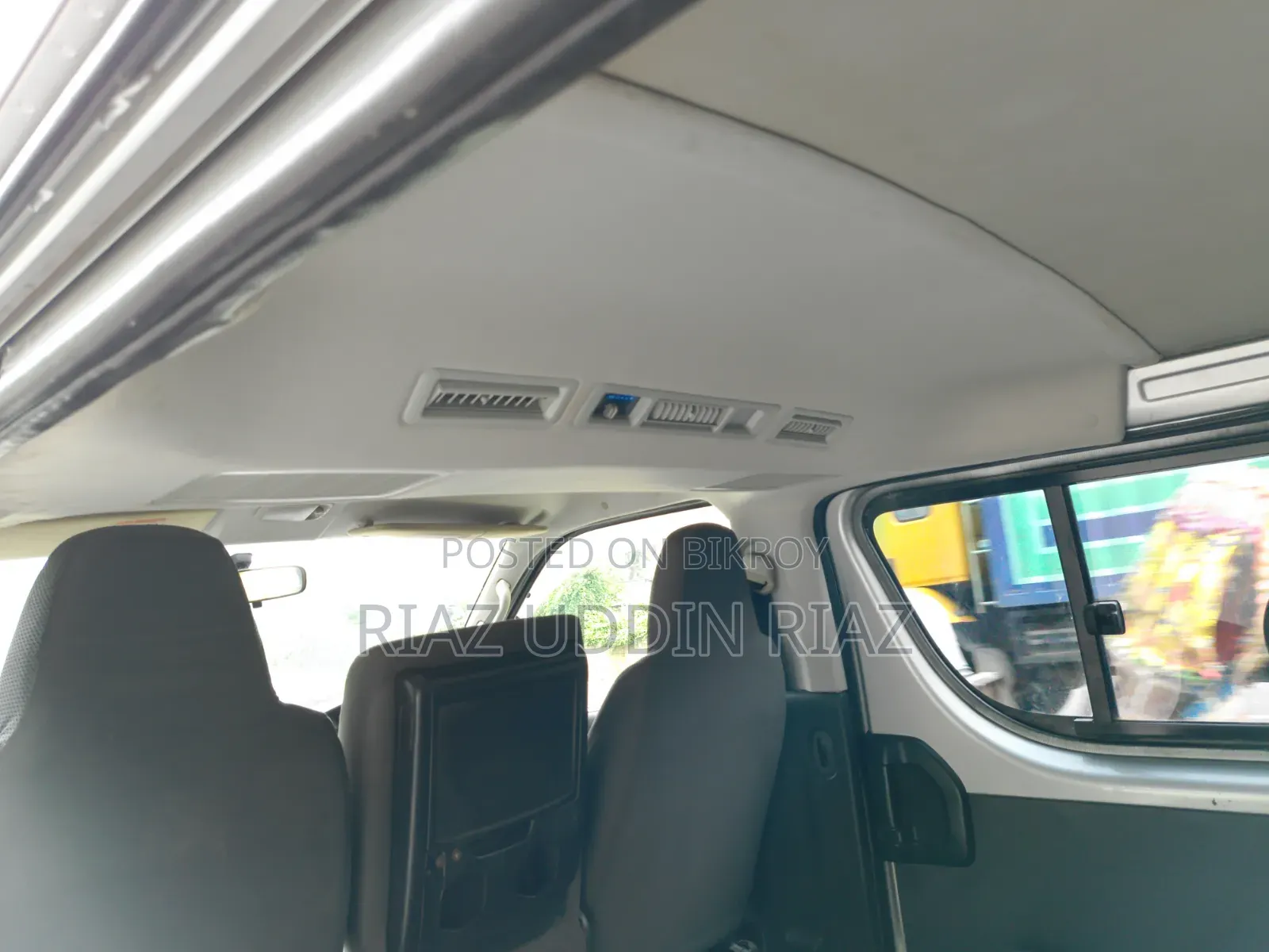 Toyota HiAce 2012 Silver