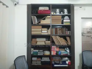 স্টোর শেলফ