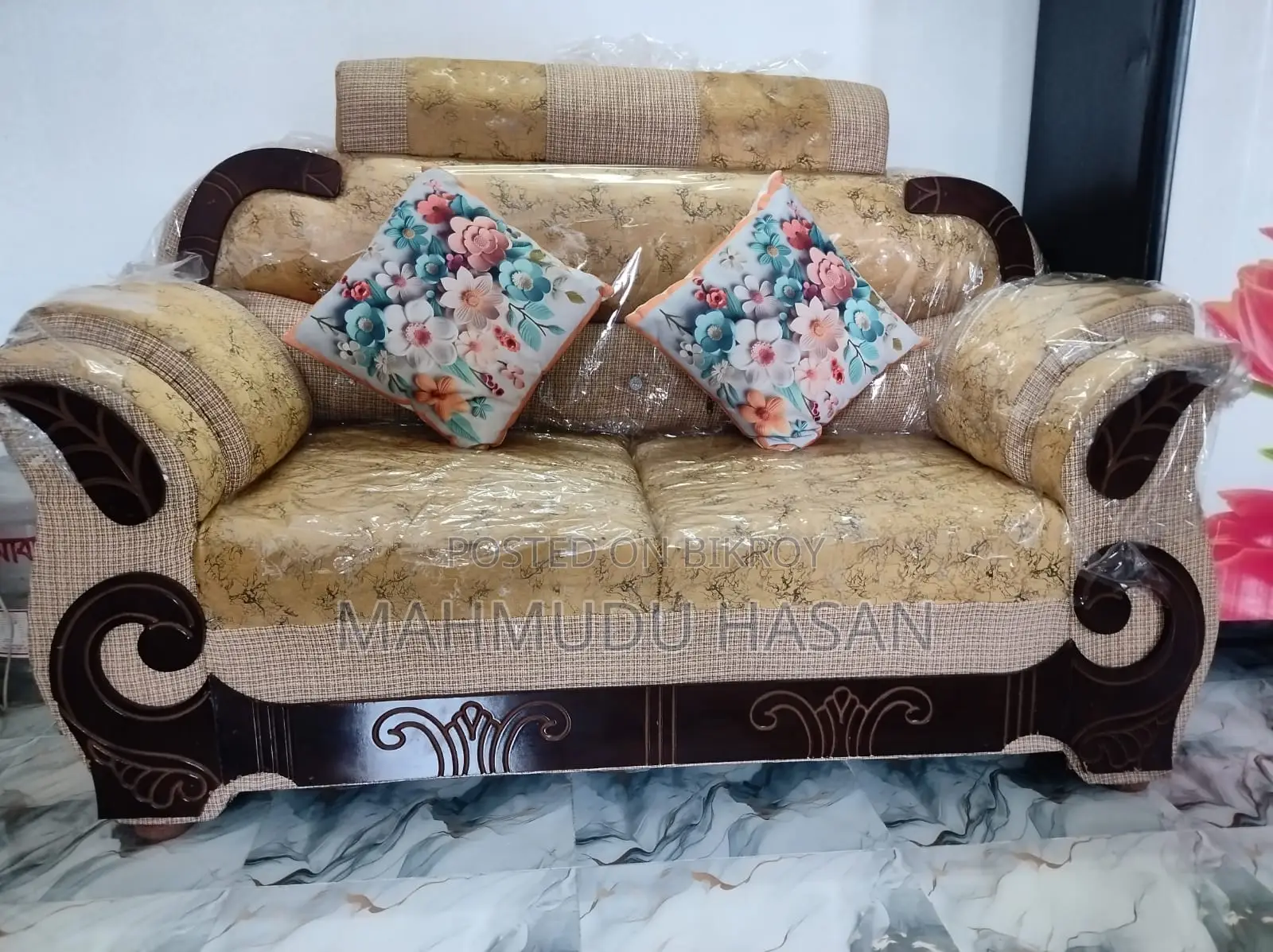 Attractive Design Royal 2-Seater Sofa