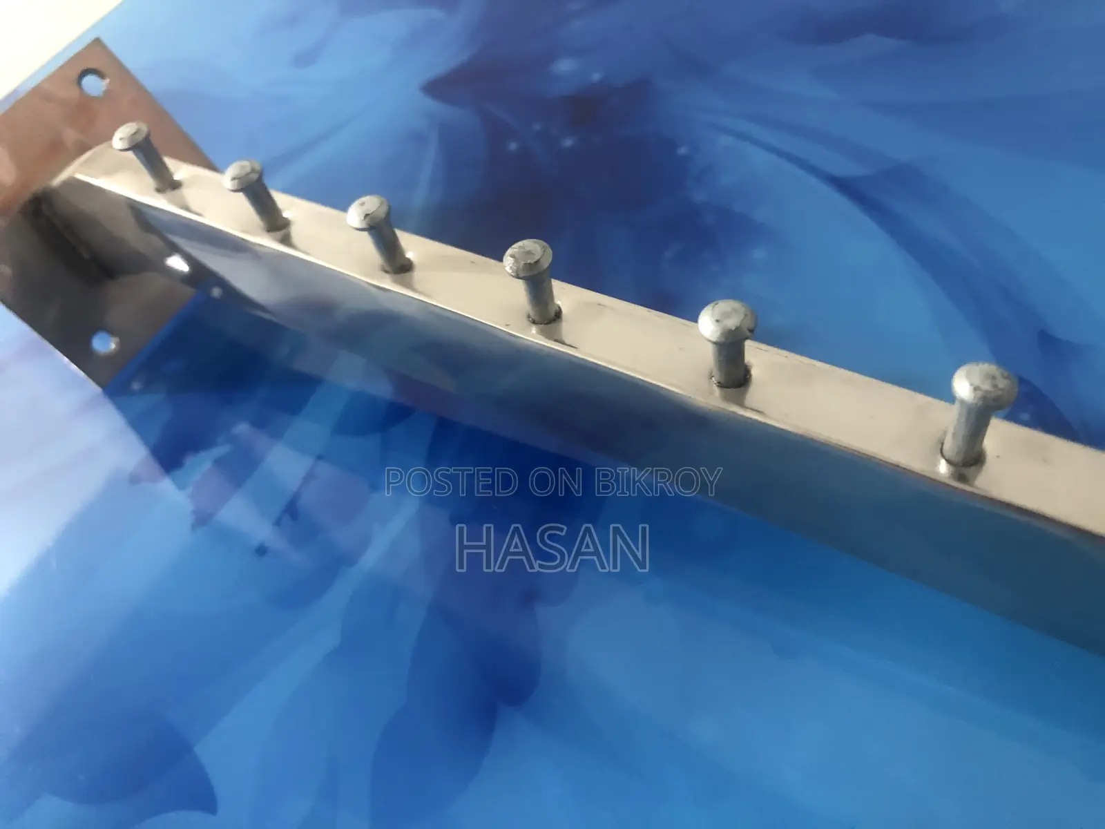 Steel Hanger for Showroom