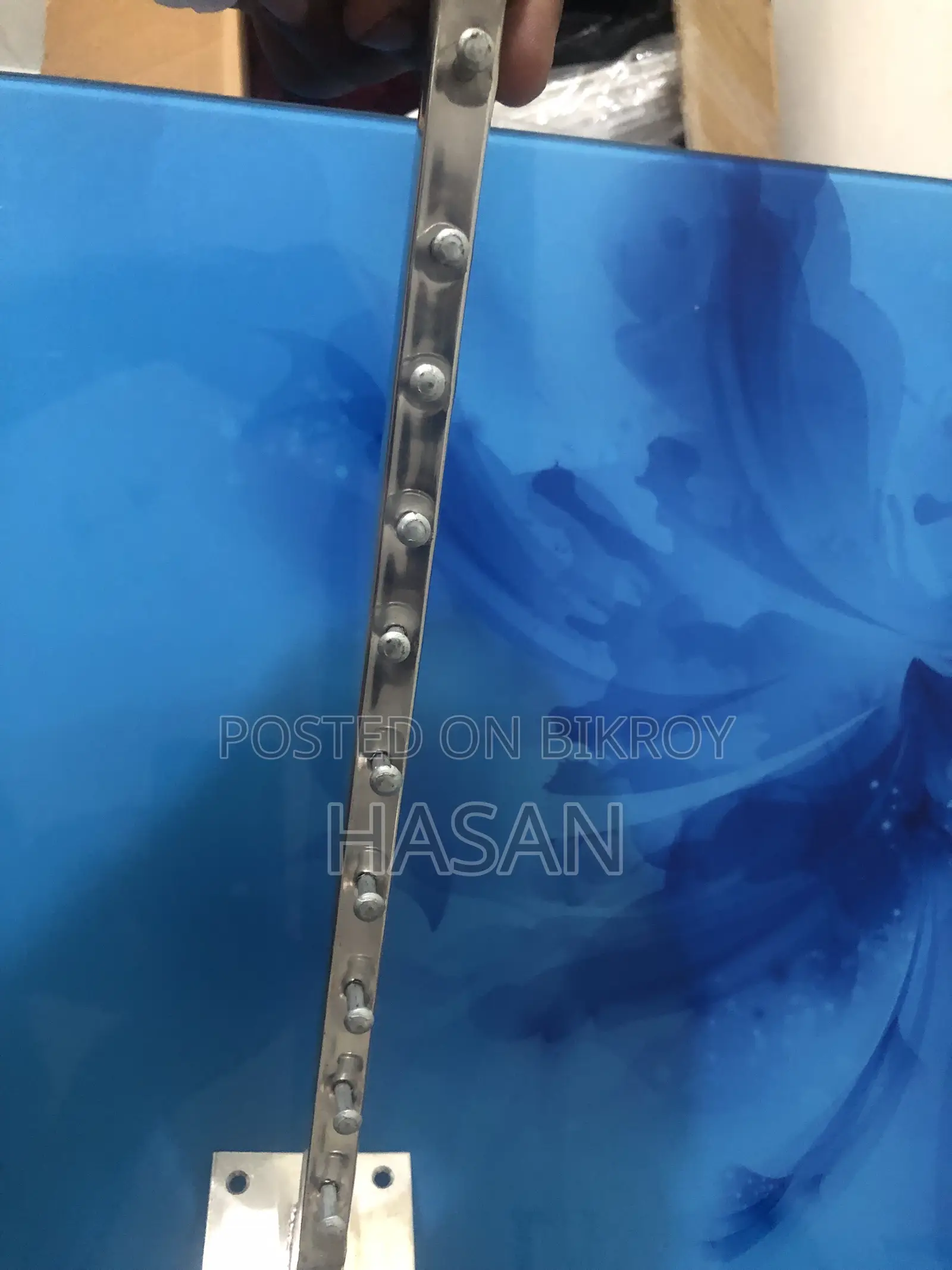 Steel Hanger for Showroom