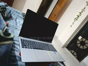 Laptop HP 250 G10 8GB Intel Core i5 SSD 500GB