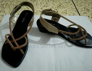 Titlet.T. ফ্যাশন স্যান্ডেল কালো সোল বৈশিষ্ট্যযুক্ত