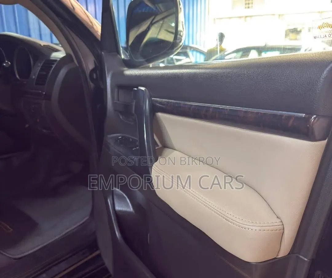 Toyota Land Cruiser 2011 Black