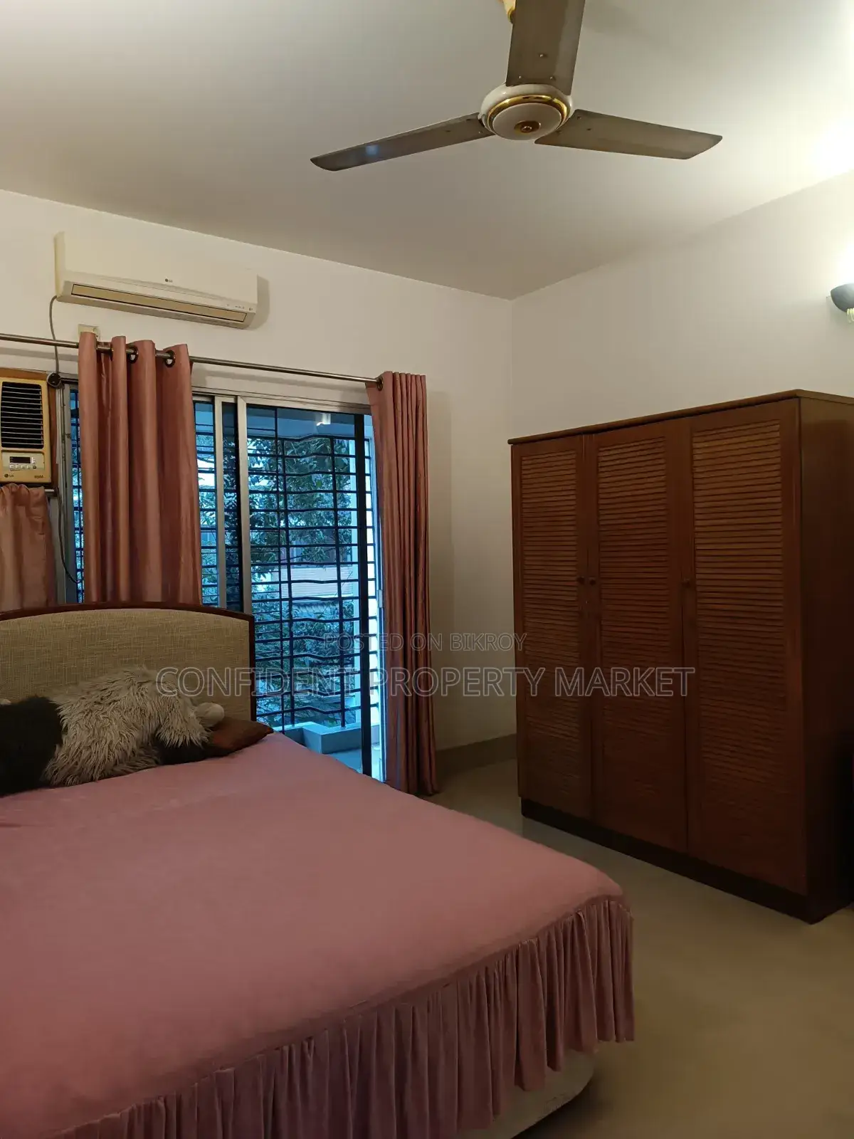 বারিধারায় ভাড়ার জন্য আসবাবপত্রসহ ৩ বেডরুমের অ্যাপার্টমেন্ট