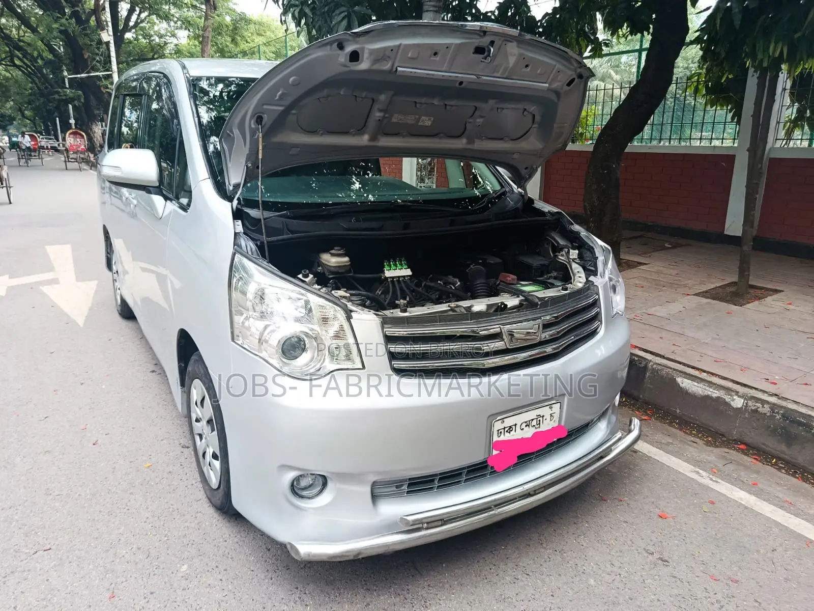 Toyota Noah 2012 Silver