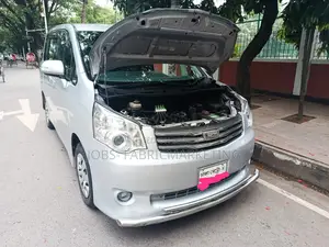 Toyota Noah 2012 Silver