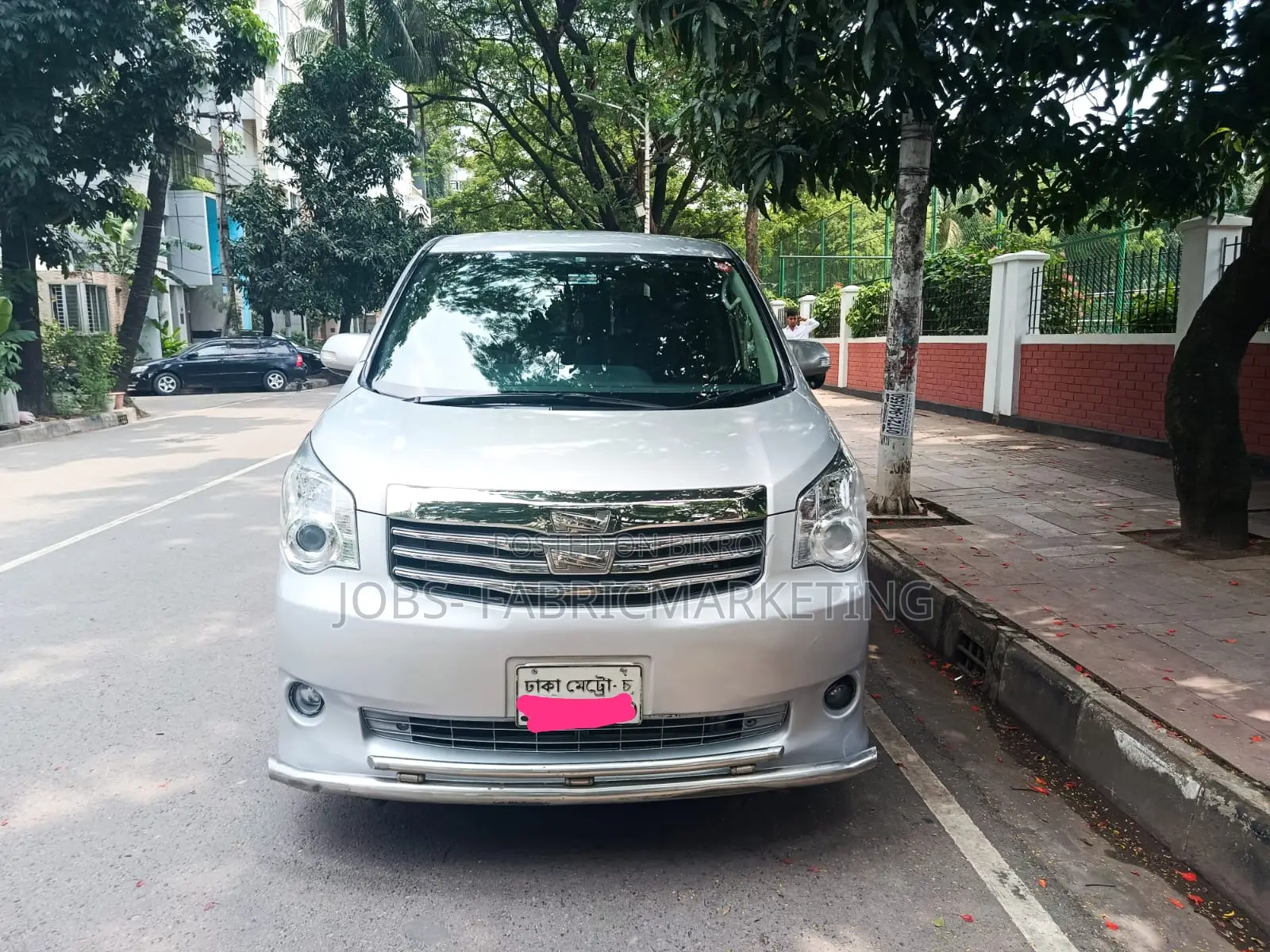Toyota Noah 2012 Silver