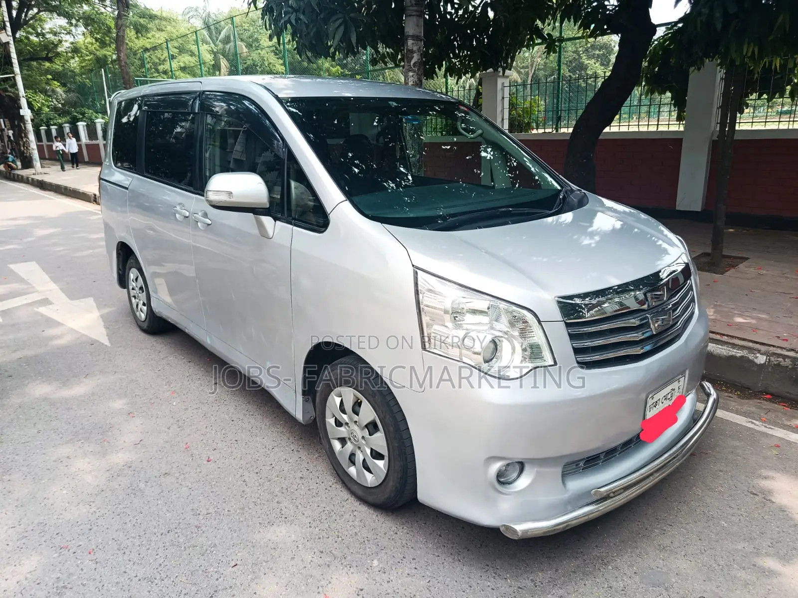Toyota Noah 2012 Silver