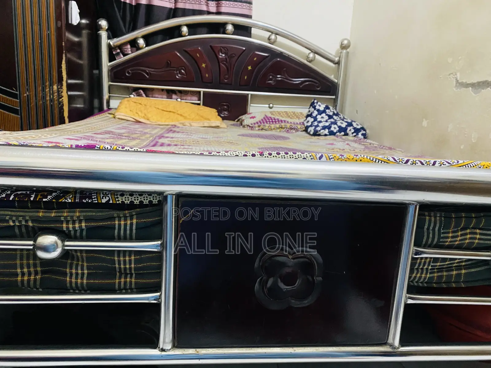 অলমোস্ট ফ্রেশ এস এস এর কিং সাইজ খাট বিক্রি করা হবে।