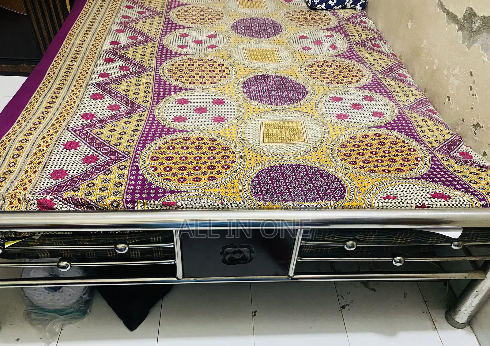 অলমোস্ট ফ্রেশ এস এস এর কিং সাইজ খাট বিক্রি করা হবে।