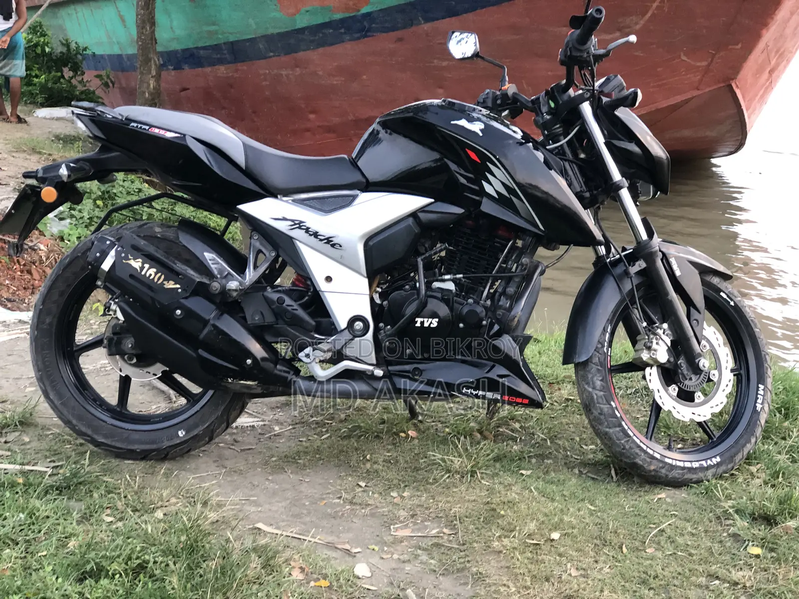 New TVS Apache 160 4V 2022 Black
